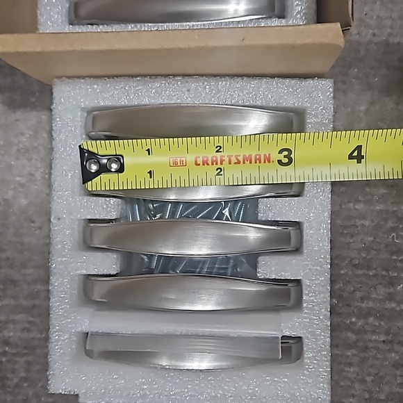 Cabinet pulls - Picture 3 of 5